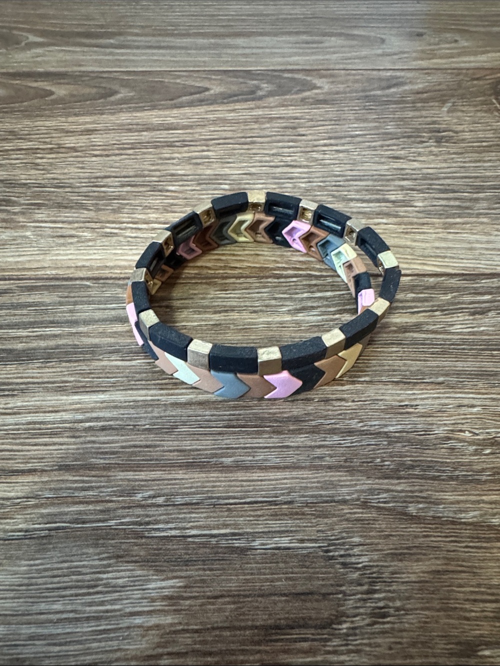 Evereve Black Stretch Bracelet with Pink, Gold & Silver Arrow Tiles